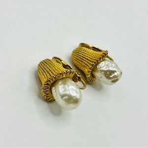 Vintage Sarah Coventry Fashion Parade Gold tone and Faux Pearl Earrings